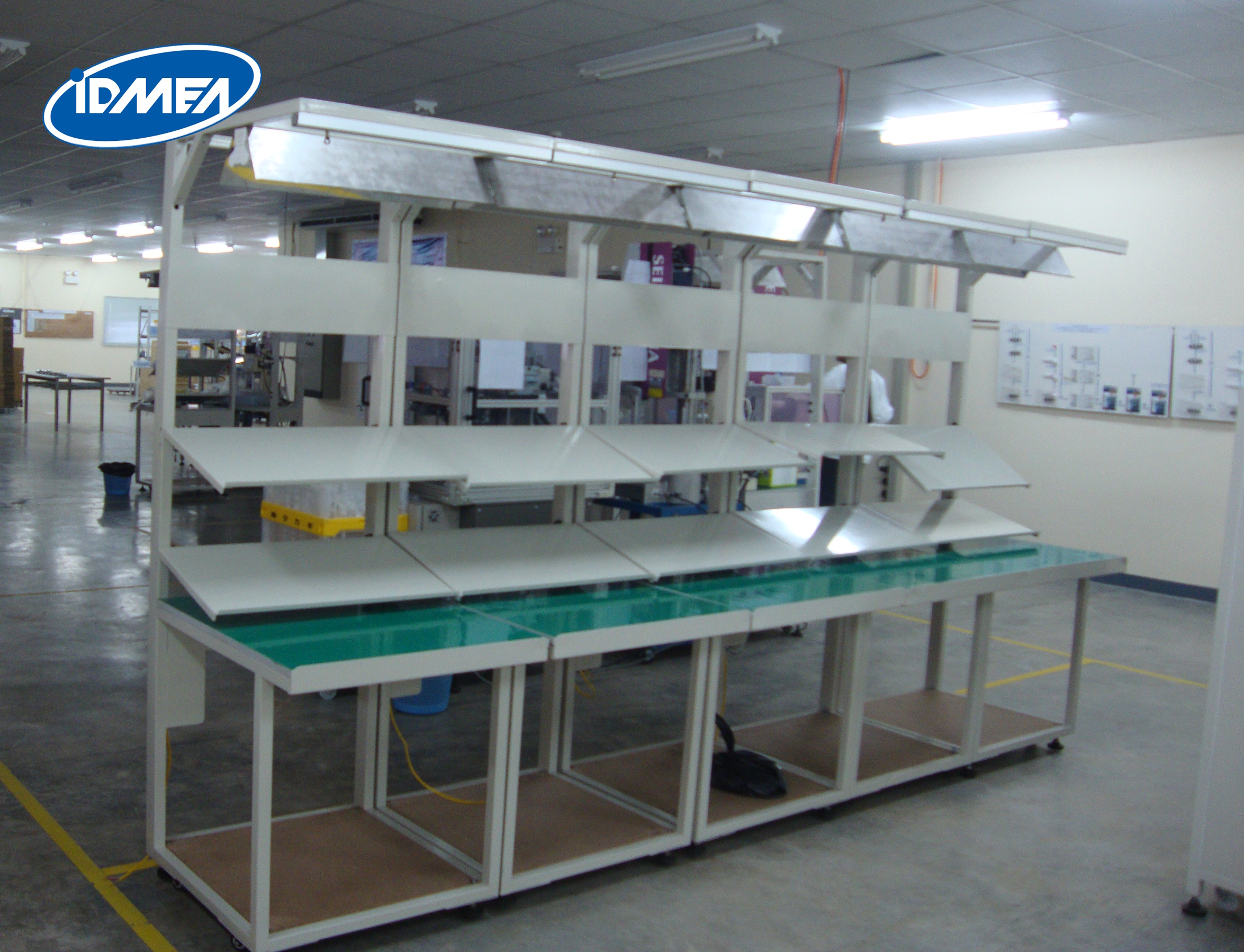 Bàn thao tác do IDMEA sản xuất