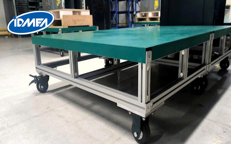 Xe luân chuyển vật liệu trong nhà máy